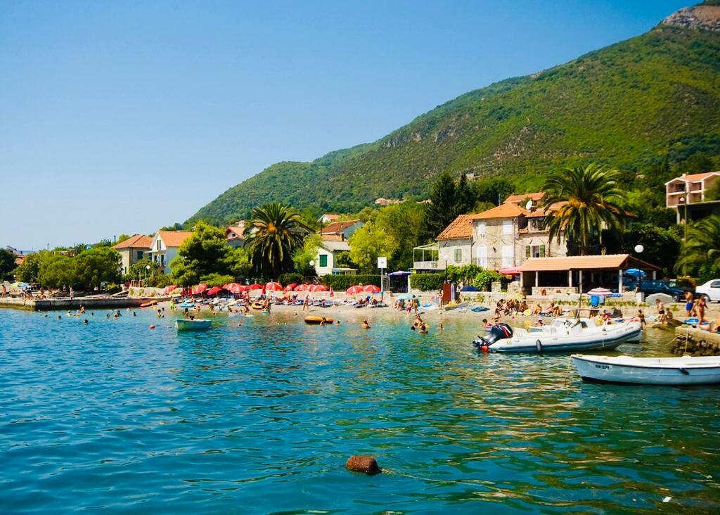 Hotel Vila Duricic 300M Od Mora Ðenovići Zewnętrze zdjęcie